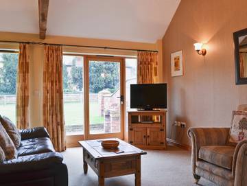Log Cabin for 6 People in Shropshire, West Midlands, Photo 2