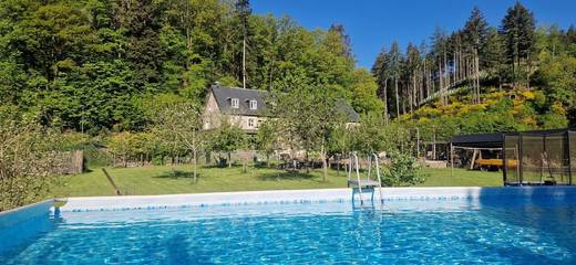 BnB für 4 Personen, mit Pool und Ausblick sowie Garten in der Eifel