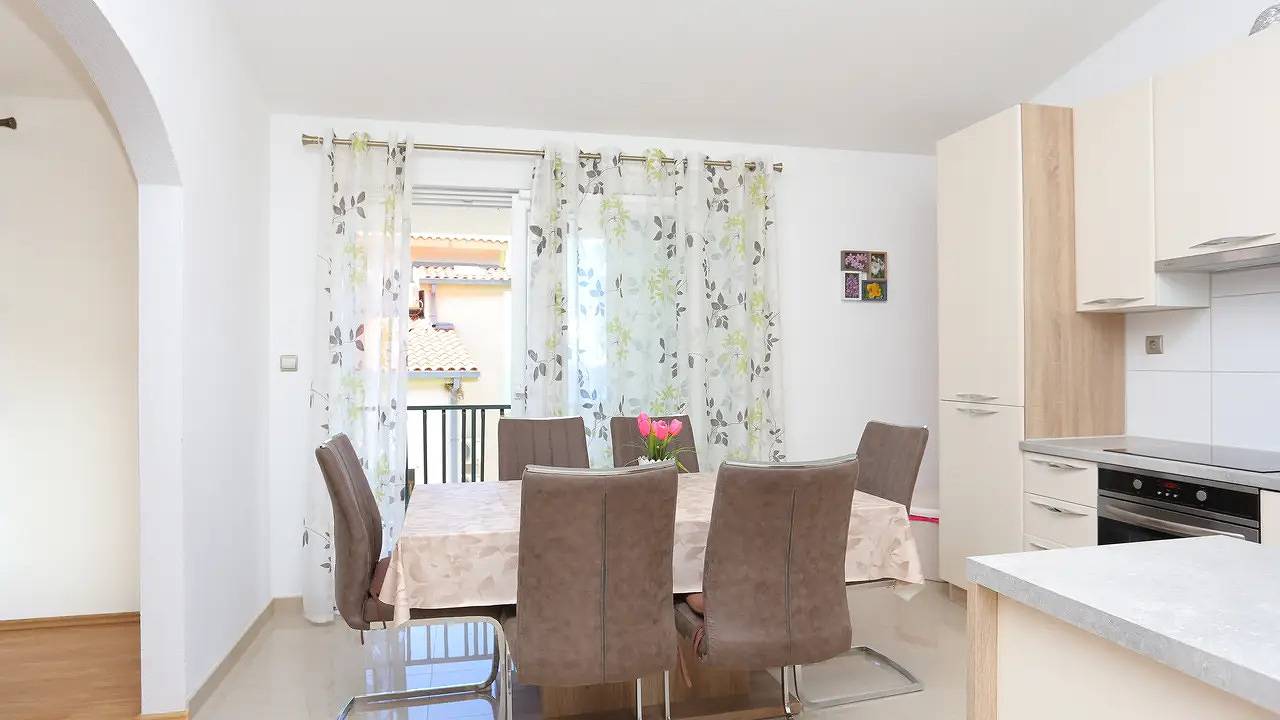 Geheel vakantieappartement, Ferienwohnung für 8 Personen (104 m²) in Nemira in Omiš (Dalmatia), Omiš-Riviera
