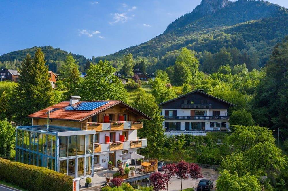 Romantikzimmer \"Birne\" mit Wintergartenzugang - Haus Bergblick in Fuschl am See, Salzkammergut