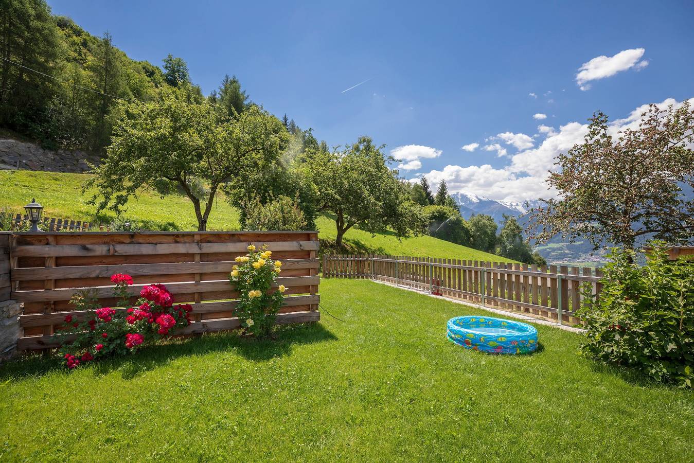 Ganze Wohnung, Ferienwohnung 'Vernalhof Apt Sunnaseit' mit Bergblick, Gemeinschaftsterrasse und Wlan in Schluderns, Saldurkamm