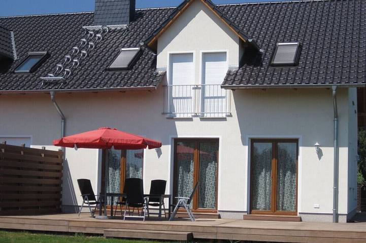 Ferienhaus für 8 Personen, mit Whirlpool und Terrasse sowie Garten und Sauna