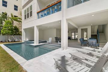 Vacation Rental for 28 Guests in Clearwater Beach Island, Clearwater, Picture 1