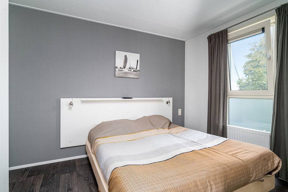 Verblijf in onze gemoedelijke Meine 4 chalet met eigen aanlegsteiger. in Akkrum, Friesland