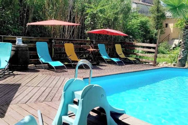 Appartement de vacances pour 2 personnes, avec piscine et jardin à Orange