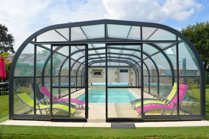 Location de vacances pour 14 personnes, avec Terrasse ainsi que Jardin et Piscine en Bretagne
