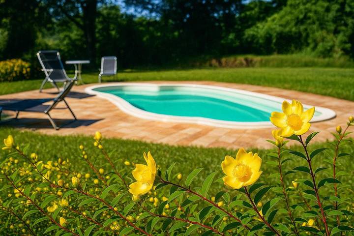 Agriturismo per 8 persone, con piscina e giardino nonché piscina per bambini in Macerata