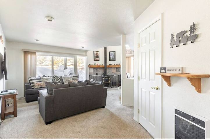 Vacation rental for 8 people, with pool and terrace as well as hot tub in Mammoth Lakes