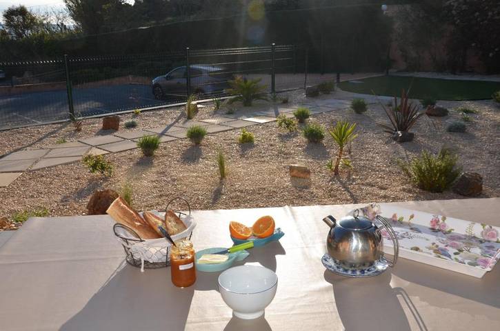 Gîte pour 8 personnes, avec jardin ainsi que terrasse et vue dans Plage Camp Long - 2