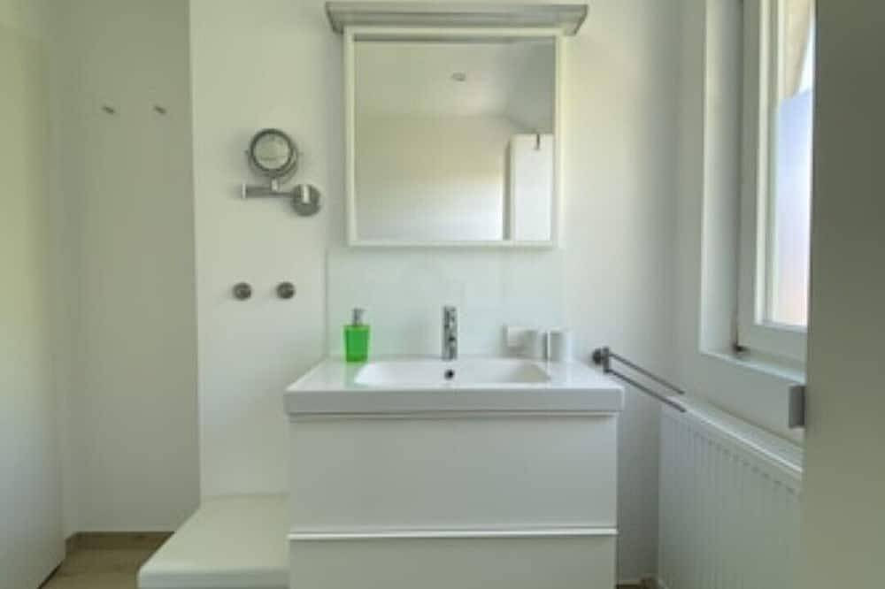 Ganze Wohnung, Klein aber fein - 20 qm Dg Wohnung zentral in Wyk, in Wyk auf Föhr (Stadt), Wyk auf Föhr
