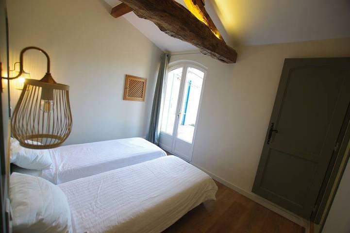 Location de vacances pour 8 personnes, avec terrasse ainsi que jardin et jacuzzi, animaux acceptés à Bosset - 4