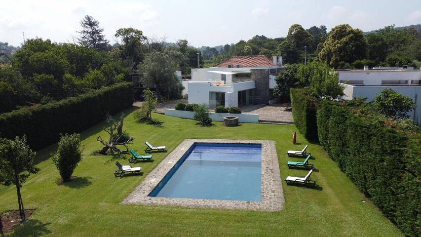 Location de vacances pour 10 personnes, avec jardin ainsi que terrasse et piscine dans Forjães - 3