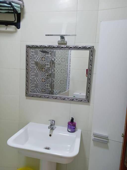 Gîte pour 8 personnes, avec vue sur le lac ainsi que vue et terrasse à Fnideq - 3