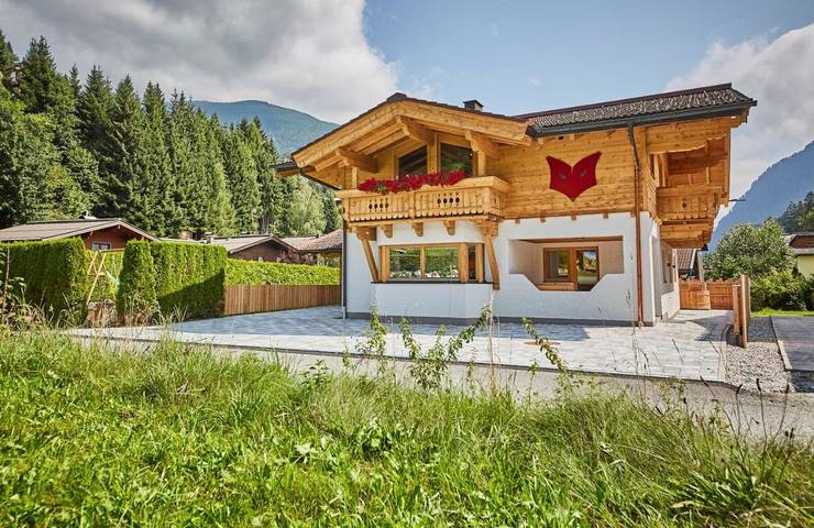 Vakantiewoning voor 18 personen, with Balkon and Terras as well as Zwembad and Sauna in Viehhofen