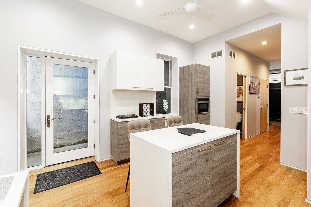 Modern Otr home with vintage charm of the Queen City in Cincinnati, Hamilton County (OH)