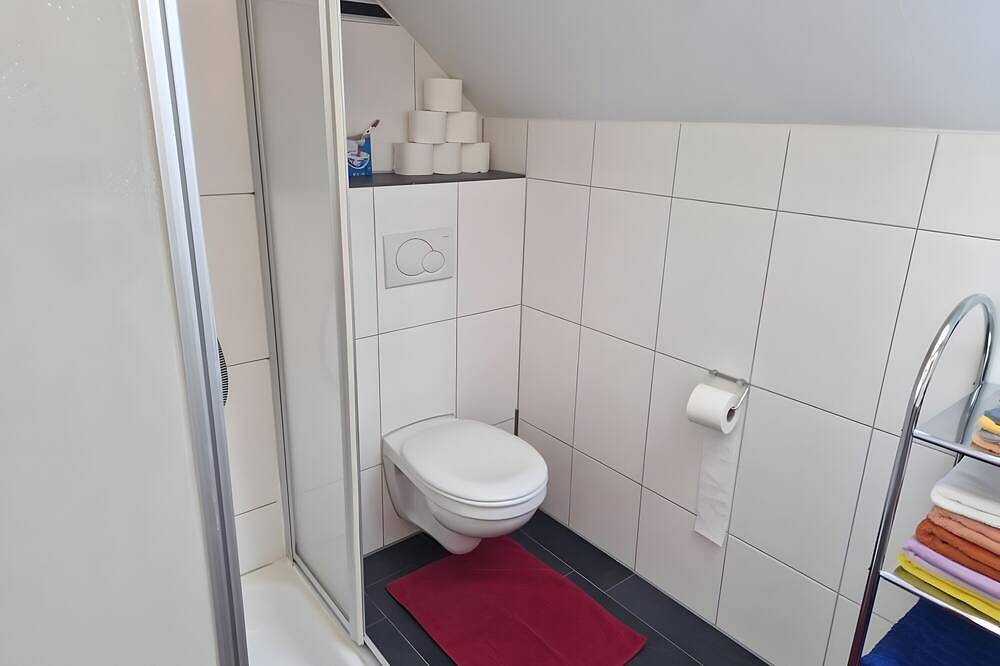Ganze Wohnung, Ferienwohnung 'Goelz' mit Seeblick, Wlan und Klimaanlage in Bad Schussenried, Landkreis Biberach