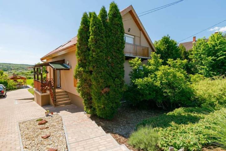 Ferienhaus für 8 Personen, mit Garten