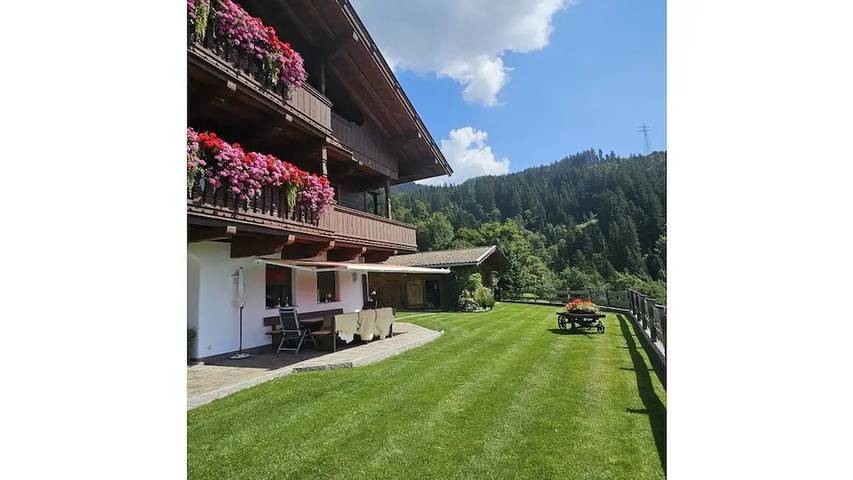 Ferienhaus für 6 Personen, mit Balkon und Terrasse sowie Garten und Sauna