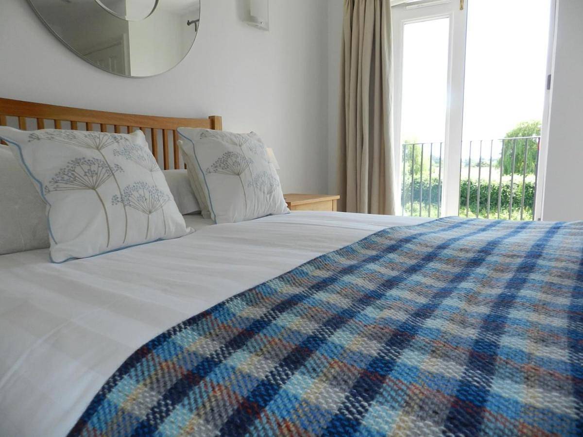 River Cottage, Arundel Riverside, Just Steps from the Historic Town in Arundel, South Downs