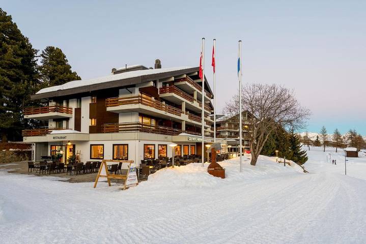 Hôtel pour 2 personnes, avec piscine ainsi que sauna et terrasse