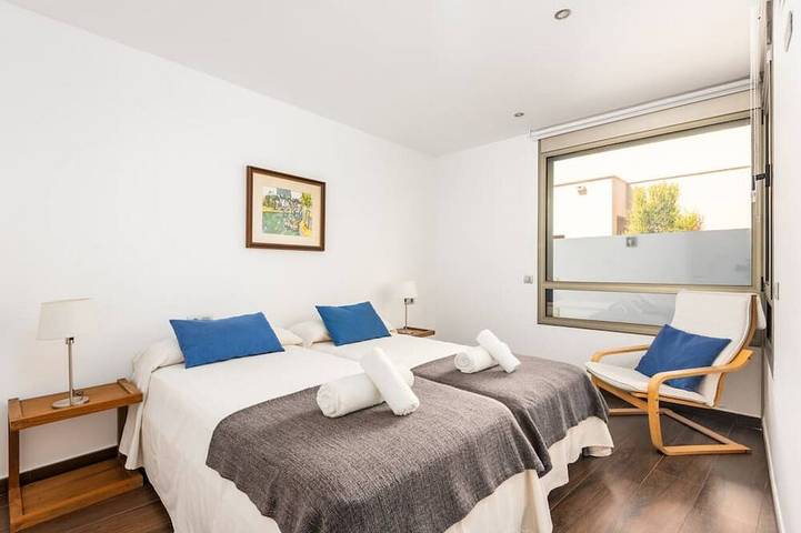 Modern Villa, Port Views, Jacuzzi & Pool, Full AC in Son Vilar, Maó