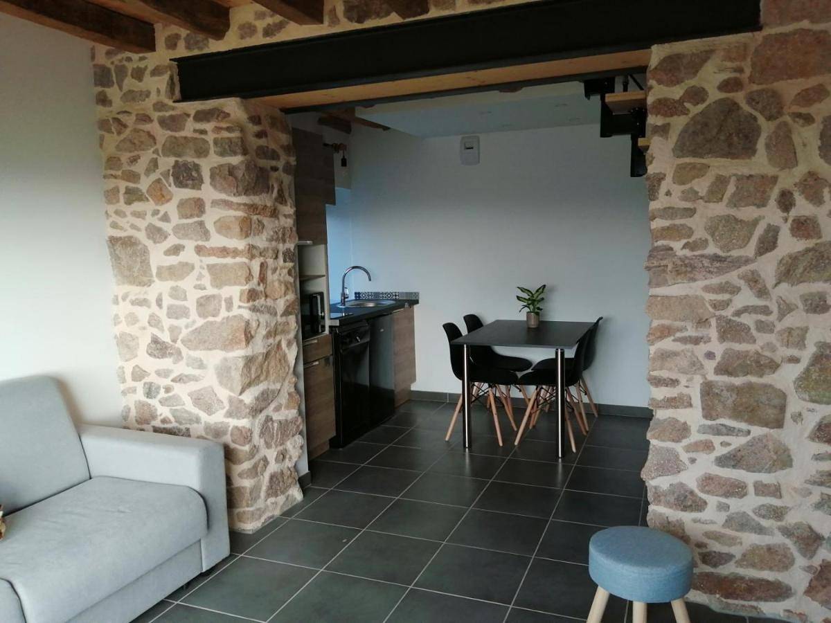 One-Bedroom House in Montmelard, Région de Mâcon