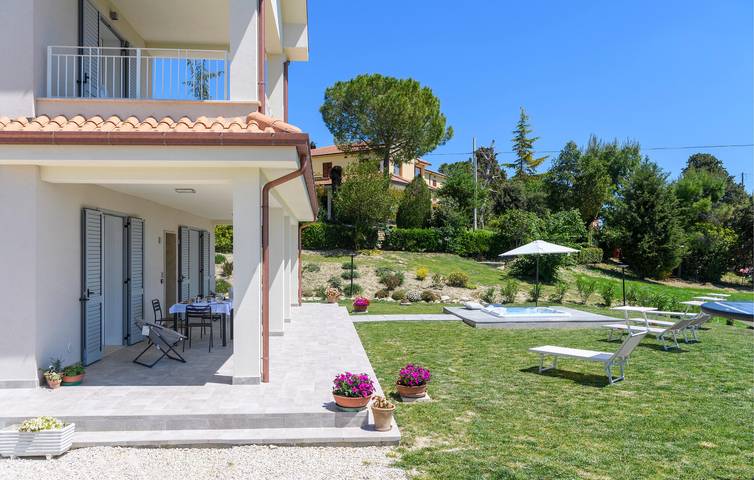 Casa vacanza per 8 persone con idromassaggio in Appignano del Tronto, Provincia di Ascoli Piceno