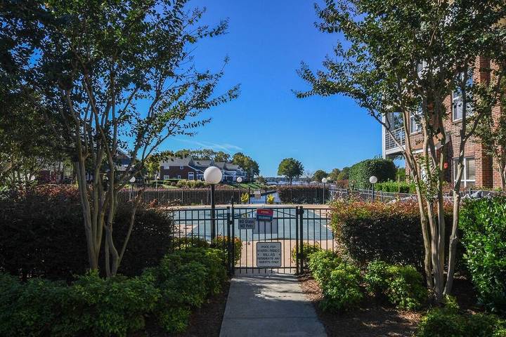 Vacation rental for 6 people, with pool and balcony/terrace in Cornelius