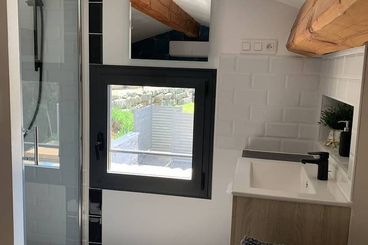 Gîte pour 2 personnes, avec jacuzzi à Laval-Pradel - 4