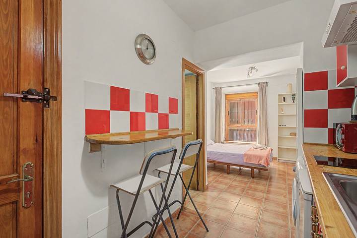Entire studio, La Merced Apartment – Charm and Prime Location in the Heart of Málaga in Málaga Central District, Malaga