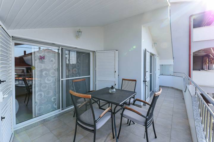 Ferienwohnung für 4 Personen, mit Balkon/Terrasse und Pool in Zadar (Kommun)