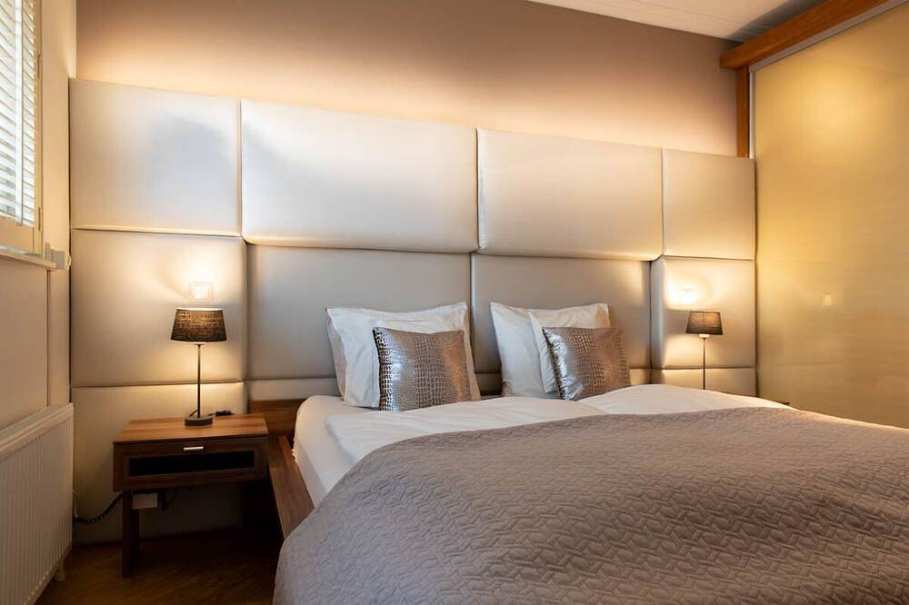 Geheel appartement, Luxe appartement in het hart van het centrum van Volendam 30 meter van de haven. in Volendam, Markermeer