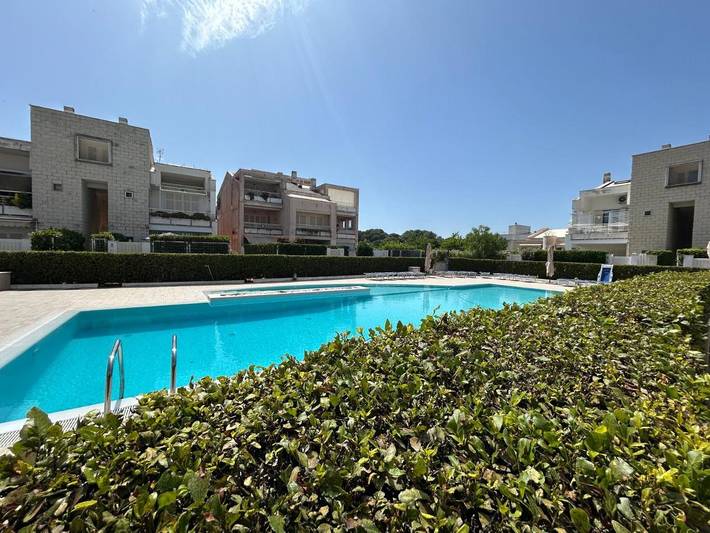 Apartamento de vacaciones para 4 personas, con piscina además de vistas y jardín - 1