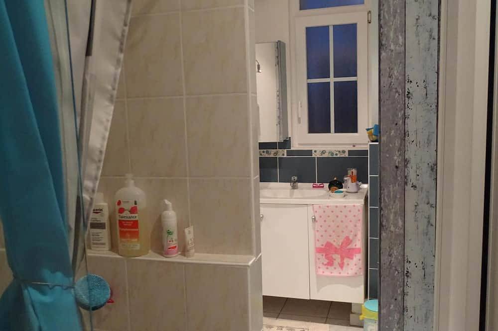 Entire apartment, Independent studio + enclosed garden.800 m from Plage du Ster and 5 kms from La Torche in Penmarc'h, Côte de Cornouaille