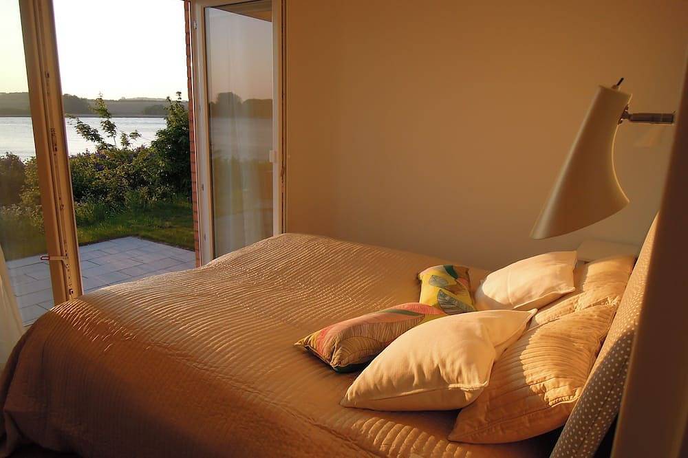 5* Ferienhaus direkt am Schleiufer | Wlan | Sauna | Whirlwanne | Kaminofen in Kosel, Ostsee Schleswig-Holstein