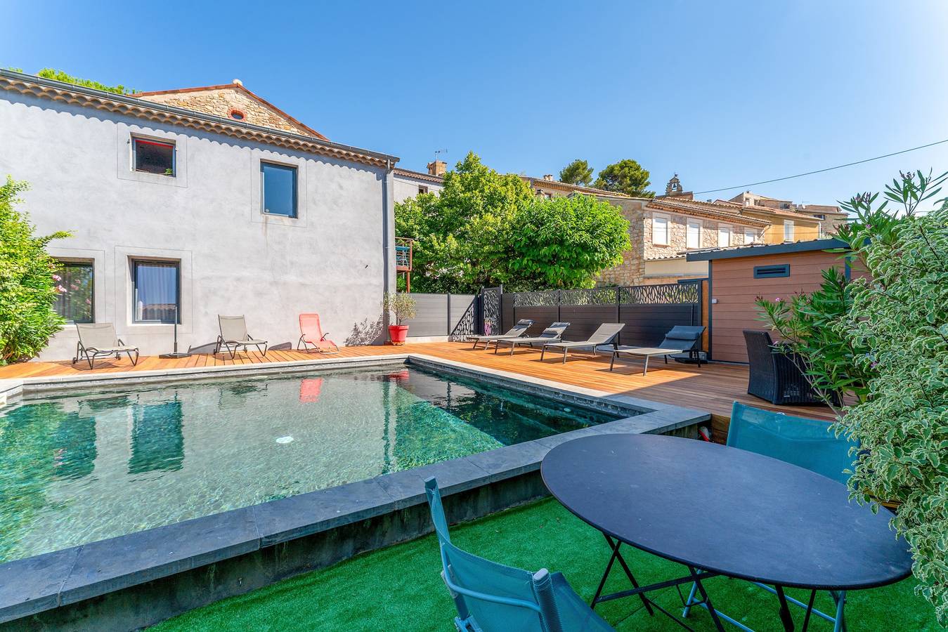 Estudio entero, Estudio 'Avec Vue Piscine' con piscina compartida, terraza privada y Wi-Fi in Rasteau, Vaucluse