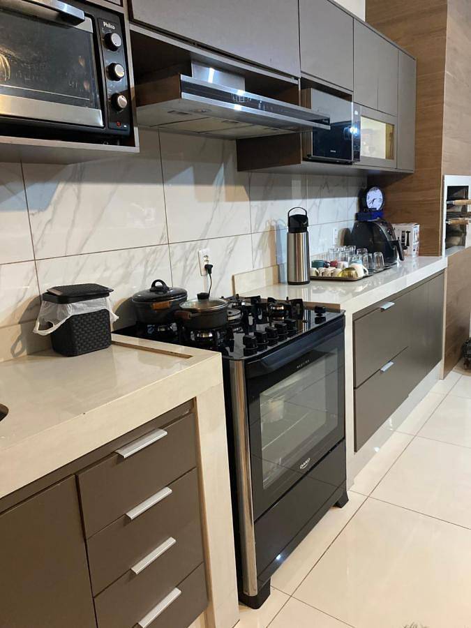 Casas e apartamentos de temporada para 7 pessoas, com piscina e balcão, com animais de estimação em Cuiabá