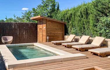 Location de vacances pour 6 personnes, avec terrasse et piscine, animaux acceptés à Fontvieille