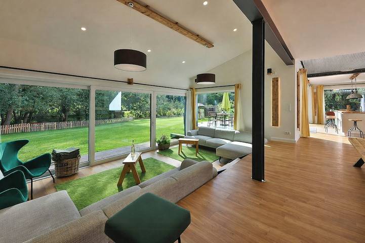 Ferienhaus für 16 Personen, mit Balkon und Garten in Pönitz am See
