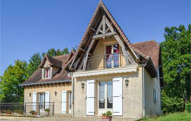 Gîte pour 8 personnes, avec terrasse ainsi que jardin et piscine à Savignac-Lédrier