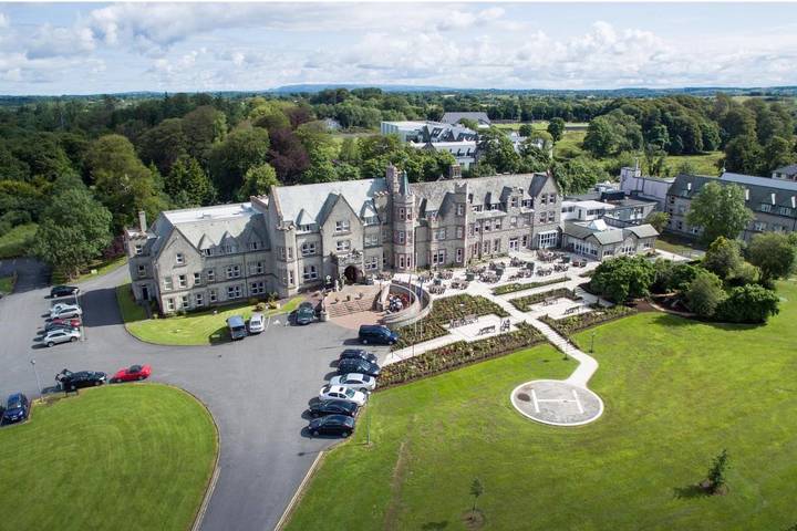 Hotel for 2 people, with Hot tub and Terrace as well as Garden and Pool in Castlebar