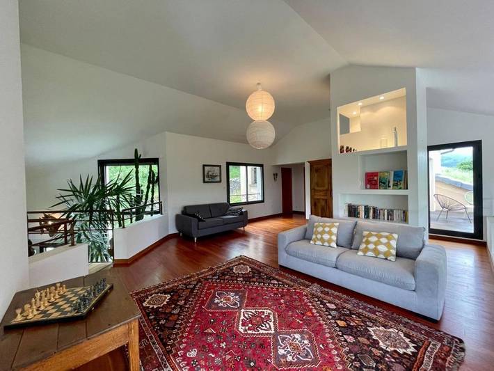 Location de vacances pour 10 personnes, avec terrasse ainsi que vue et jardin, animaux acceptés à Saint-Julien-Chapteuil - 4