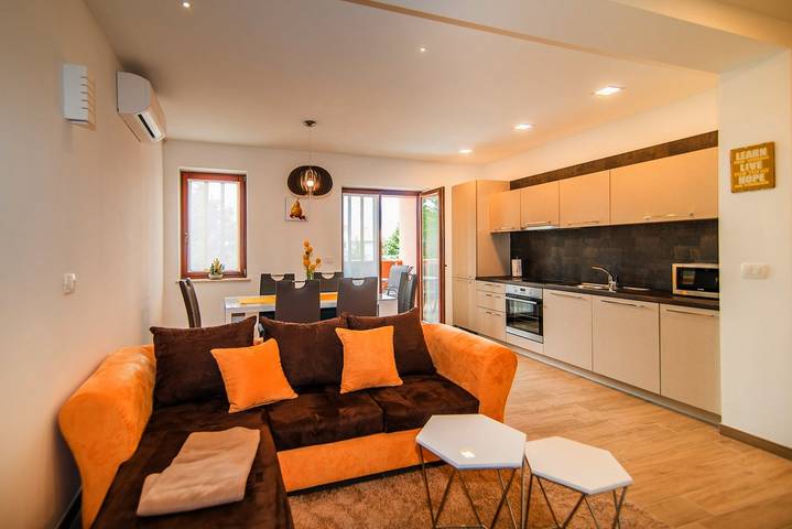 Ferienwohnung für 5 Personen, mit Balkon/Terrasse in Poreč - 2