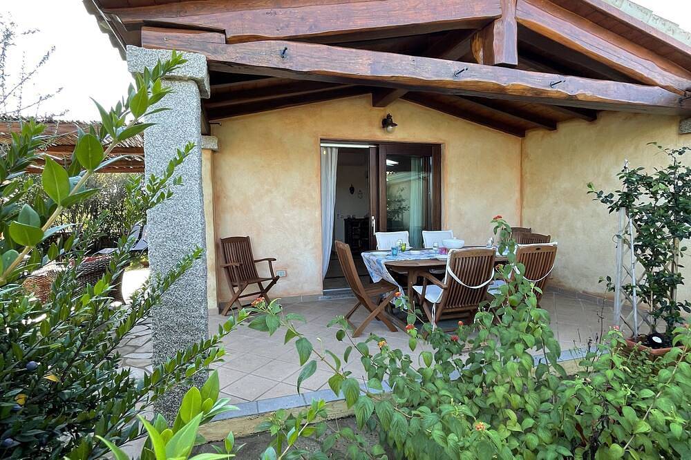Holiday Home just 1 km far from Porto Ainu Beach  in Baia Sant'Anna, Olbia-Tempio