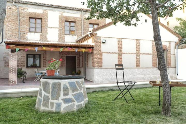 Apartamento para 7 personas, con Terraza además de Jardín y Piscina en La Moraña