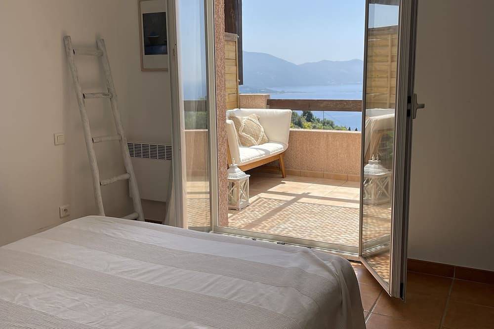 Maison vue sur mer avec grande terrasse,Wifi et parking. A proximité des plages in Tiuccia, Casaglione