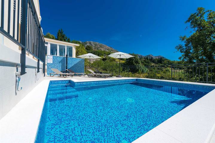 Villa pour 6 personnes, avec jardin et piscine, adapté aux familles à Srebreno - 3