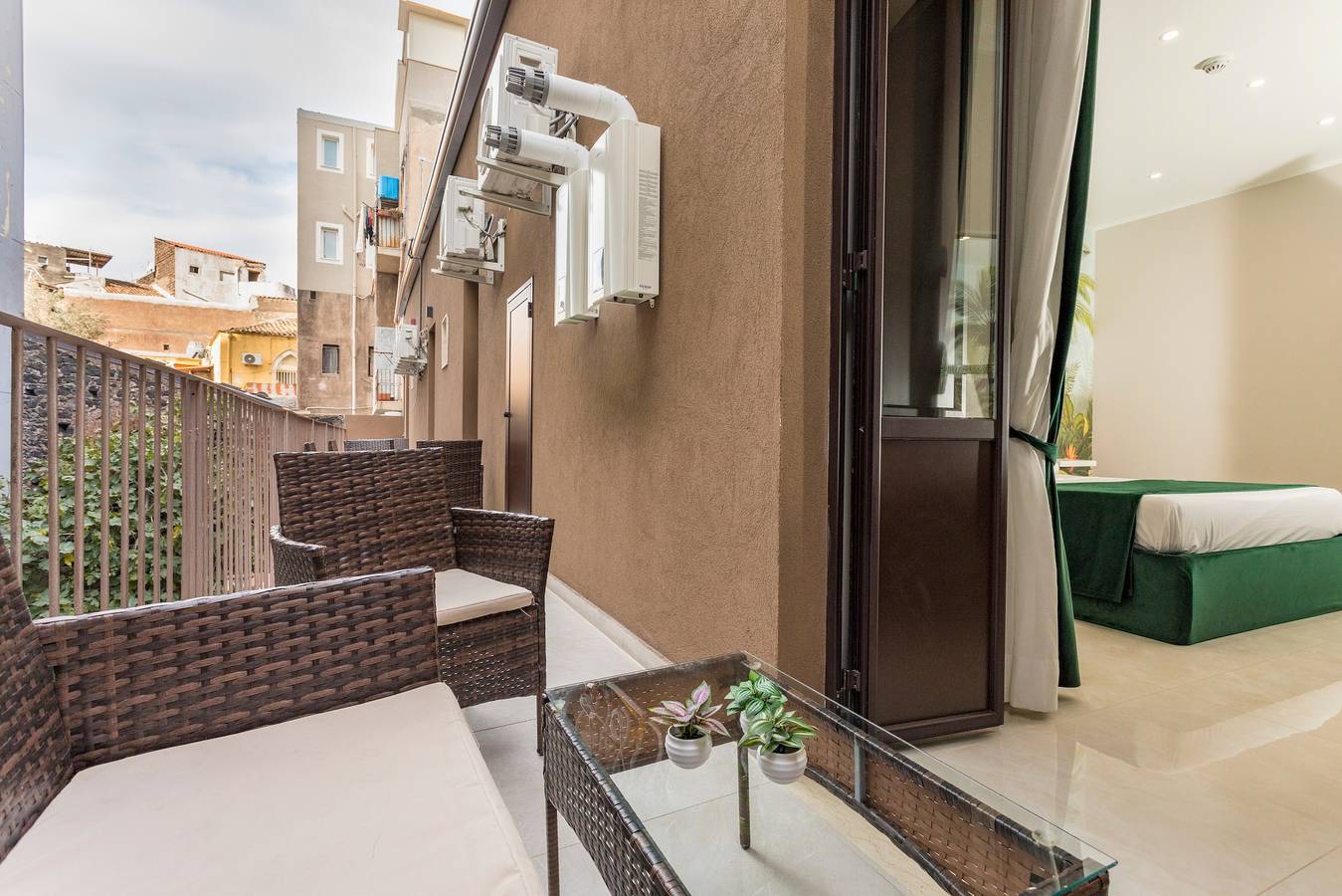 Room 'L'arte Del Porto - Camera 103' with Wi-Fi and Air Conditioning in Catania, Catania Province
