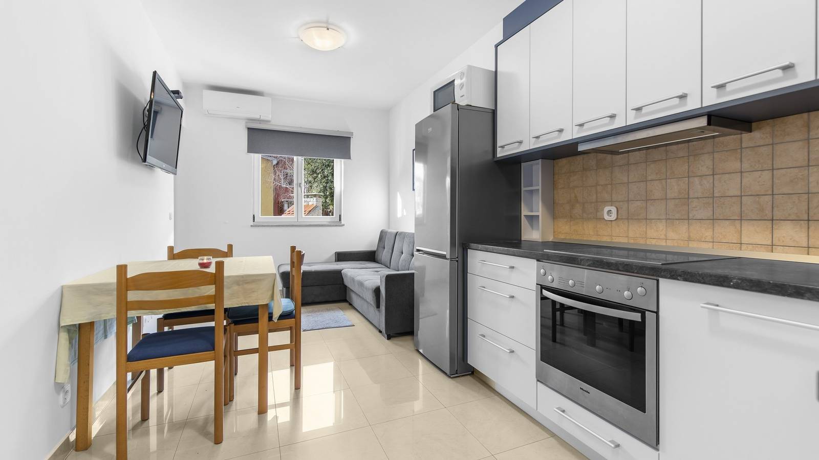 Ganze Wohnung, Ferienwohnung für 4 Personen mit Balkon/Terrasse in Novigrad, Umag und Umgebung