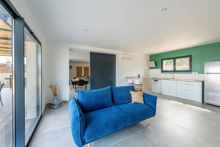 Location de vacances pour 8 personnes, avec piscine ainsi que jardin et terrasse à Bessas - 3